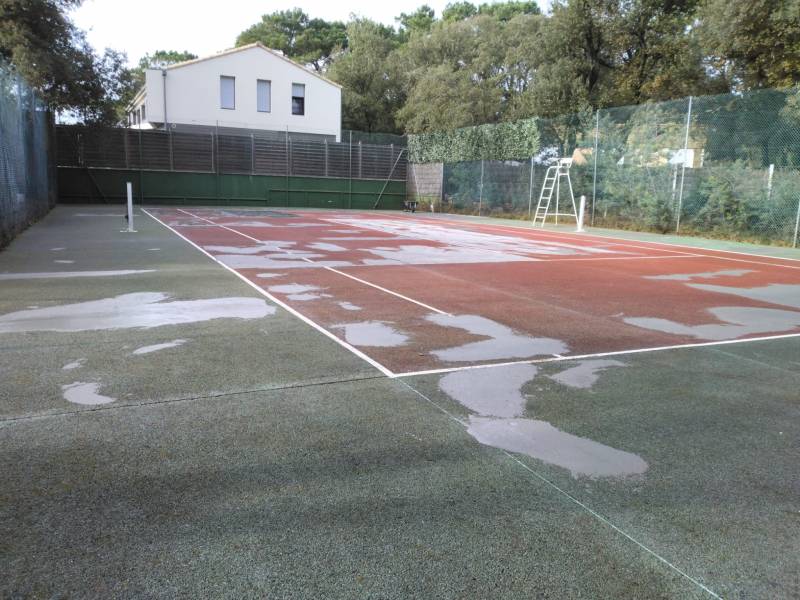 Remise a niveau du terrain de tennis Talmont saint Hilaire