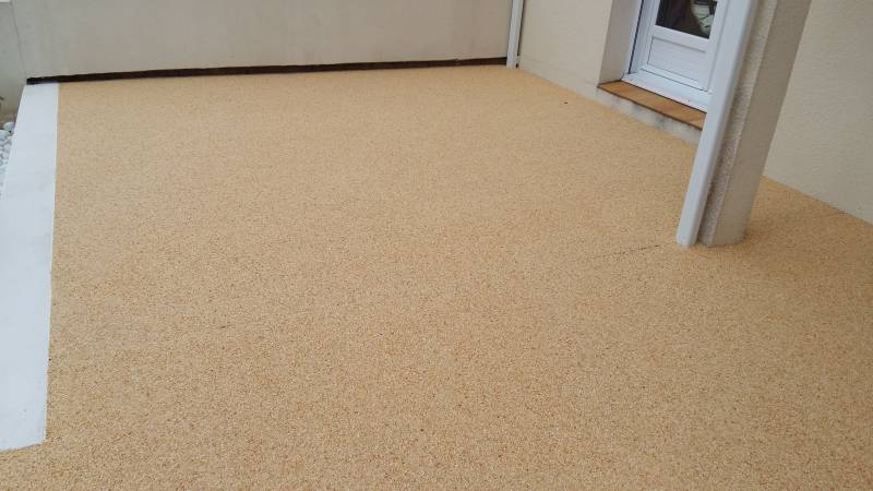 Terrasse en moquette de pierre ROSE VALENCE REVASOL