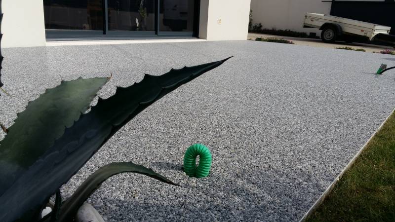 Terrasse en moquette de pierre gris bleu glacier 