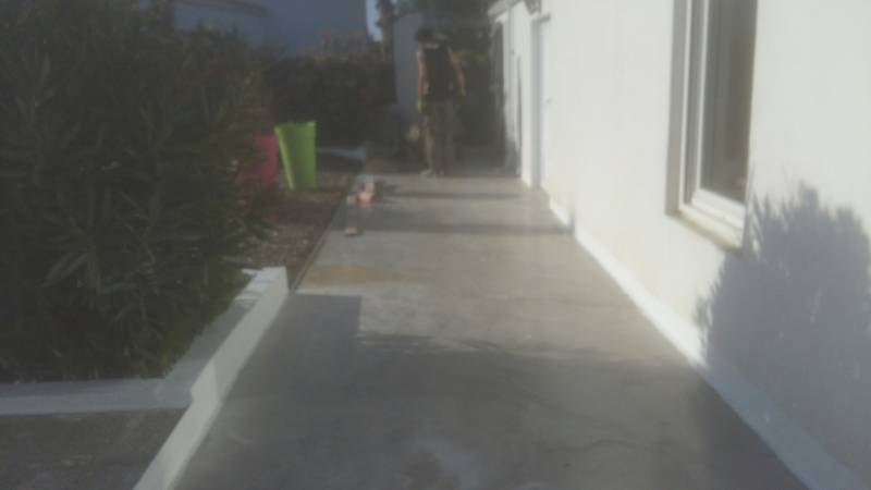 Préparation avant moquette de pierre