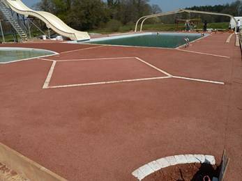 Plage de piscine en béton drainant vendée