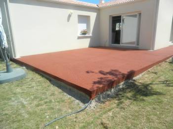 Joints de dilatation discrets pour béton drainant