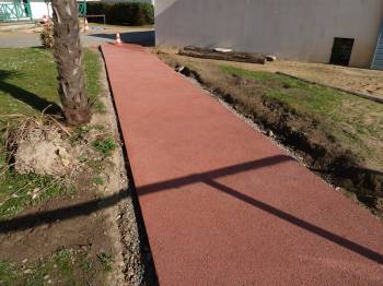 Joints de dilatation discrets pour béton drainant