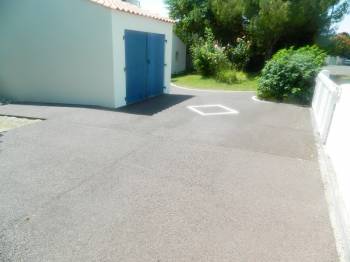 Joints de dilatation discrets pour béton drainant