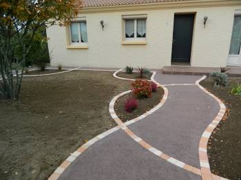 Allée en béton décoratif venée