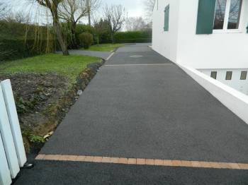 Cour en béton décoratif la rochelle