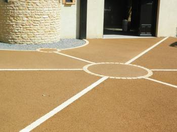 Cours en béton poreux