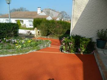 Allée de voiture en béton poreux la roche sur yon
