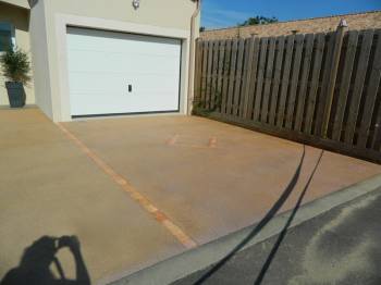 Devant de garage en béton décoratif vendée