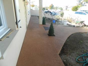 Allée piétonne en béton la rochelle