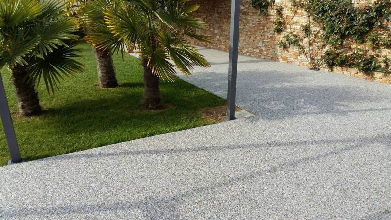 ALLEE PIETONNE EN MOQUETTE DE PIERRE REVASOL (VENDEE)