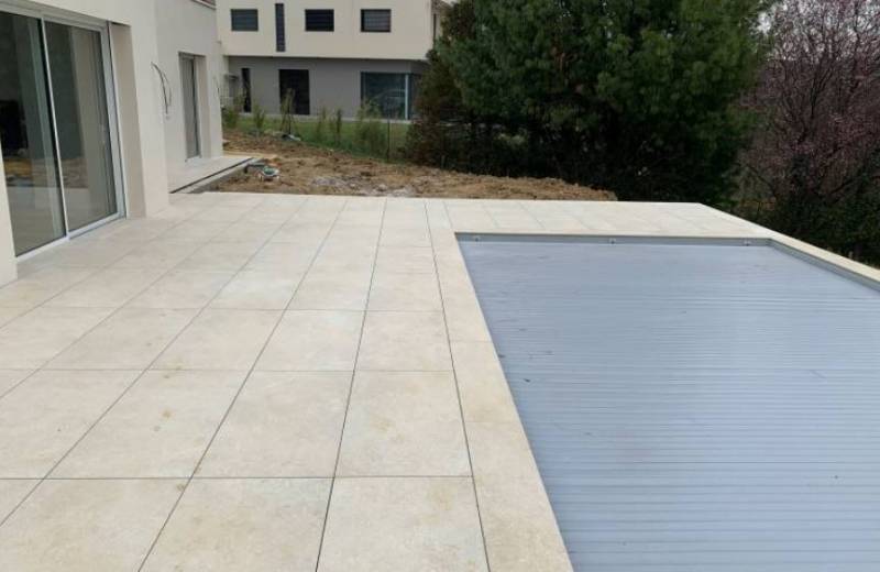 Dalle tour de piscine Coueron