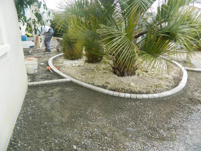 Pose pavés contours de massif REVASOL vendée