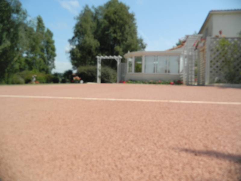 Allée carrossable en béton coloré vendée