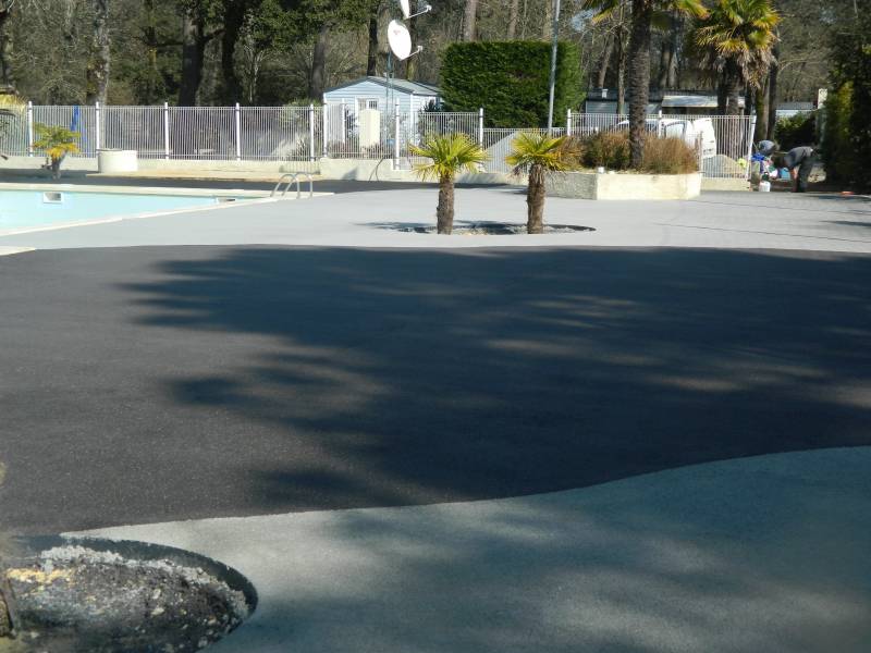 Béton drainant piscine camping 