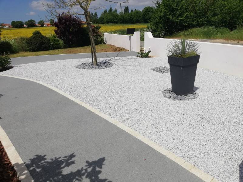 AMENAGEMENT EN GALETS ET GRAVIERS DECORATIFS (REVASOL)