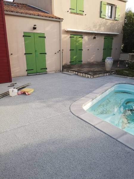 Plage piscine en Résine drainante LES SABLES D'OLONNES (85)