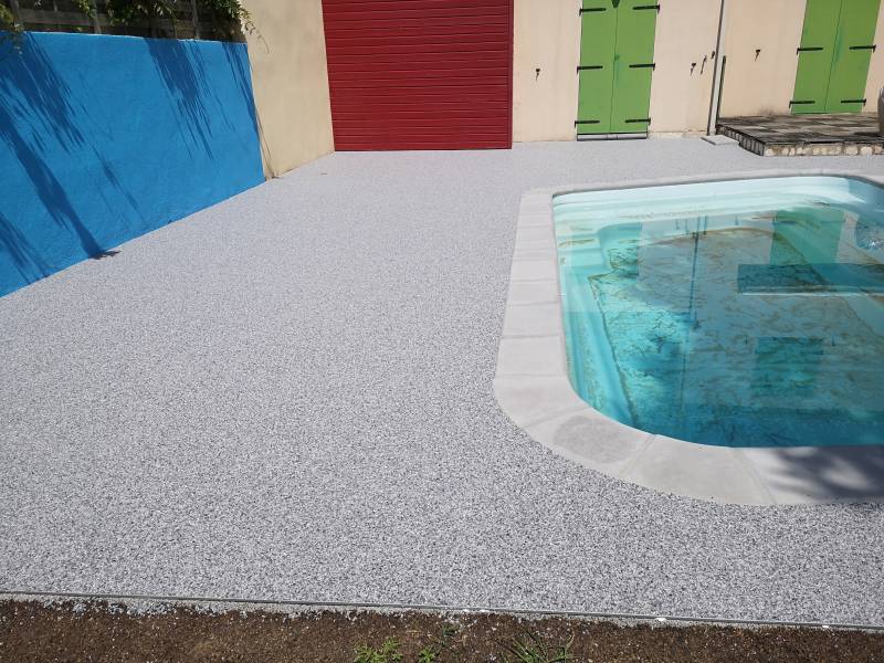 Plage piscine en Résine drainante LES SABLES D'OLONNES (85)