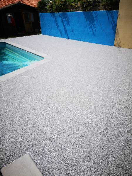 Plage piscine en Résine drainante LES SABLES D'OLONNES (85)