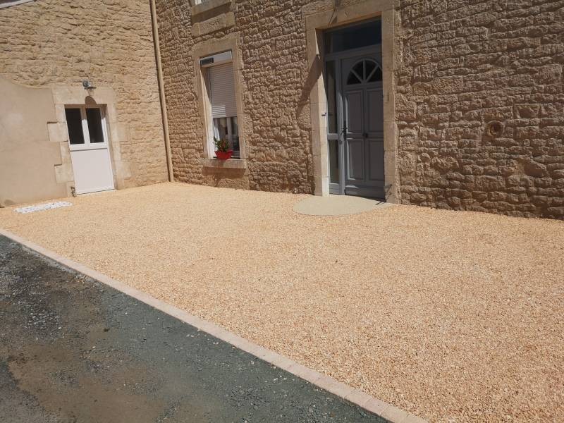 Terrasse en alvéoles et graviers Rose Valence