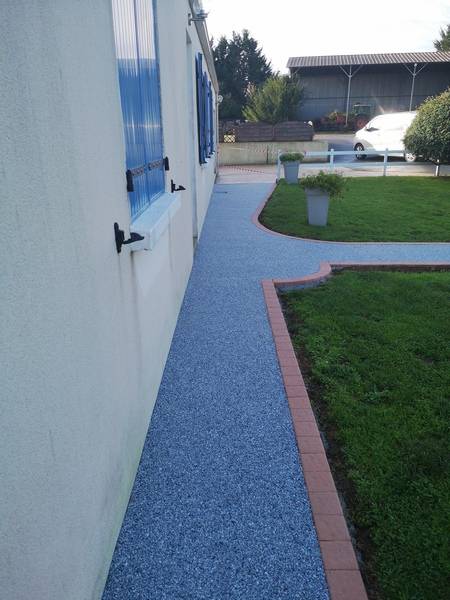 Allée piétonne en moquette de pierre GRIS BLEU GLACIER (REVASOL)