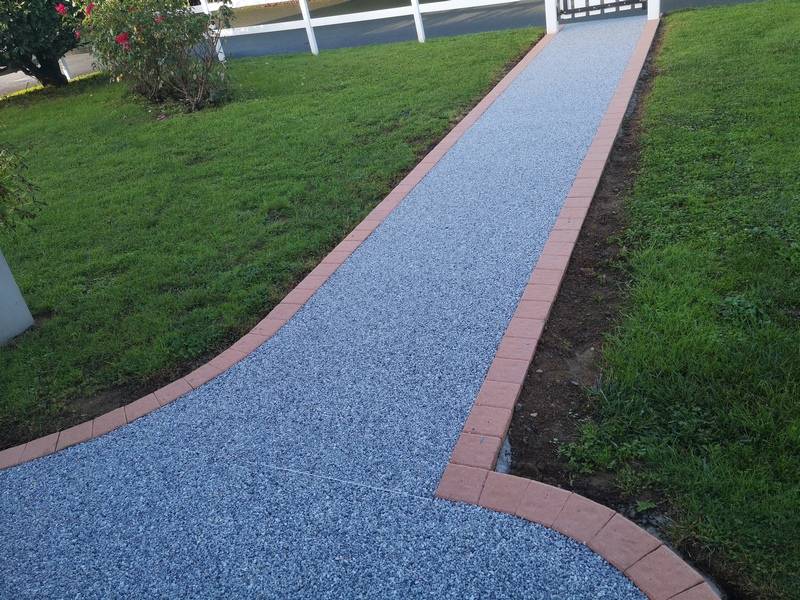 Création entrée principale en résine perméable 