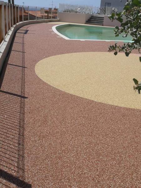 APRES (Application de la moquette de pierre REVASTONE) REVASOL