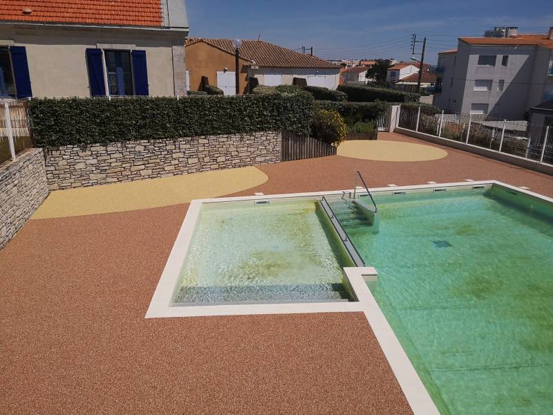 APRES (plage de piscine en Résine drainante REVASTONE) REVASOL