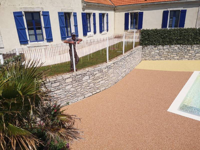 Plage piscine en REVASTONE (REVASOL)