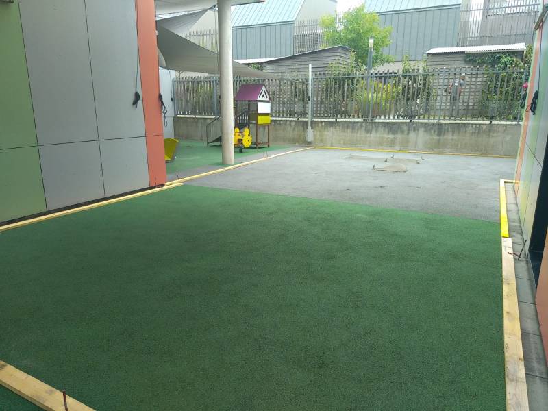 Mise en place des coffrages pour moquette de gomme Nantes