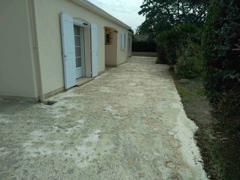 Dalle de béton avant la pose de la moquette de gomme Luçon