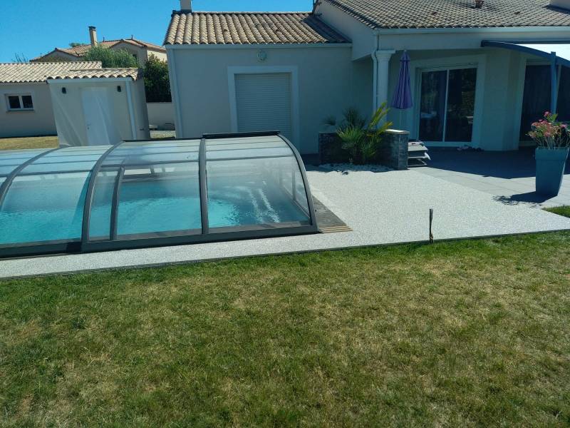 Tour de piscine en Vendée