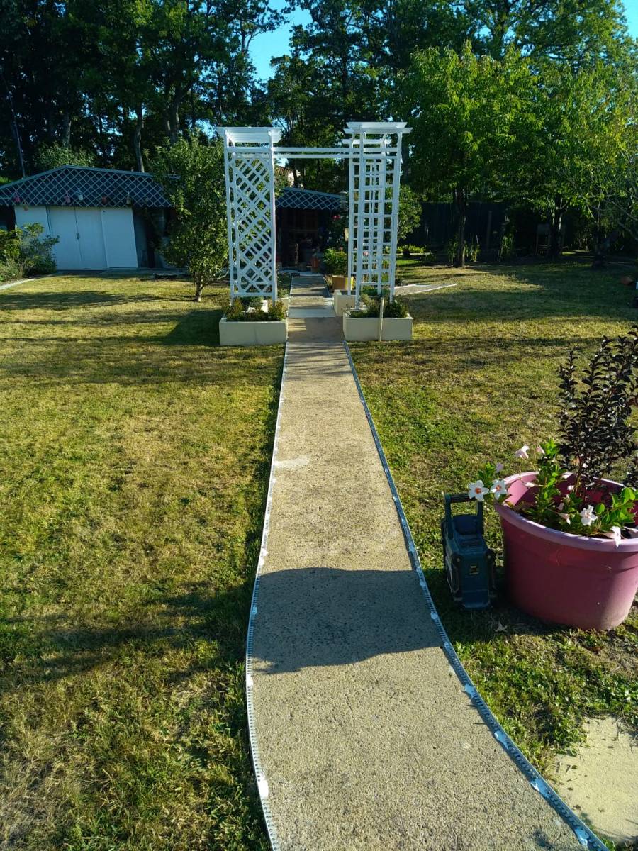 Pose des rails en limitation de pelouse Vertou