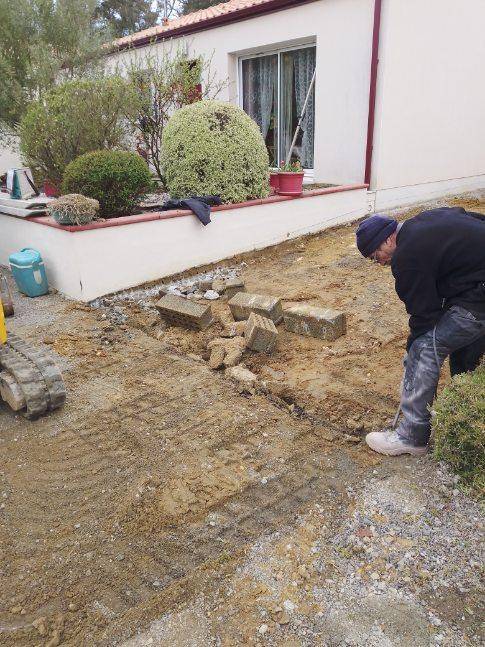 Burinage et évacuation terre cailloux Saint Gervait 