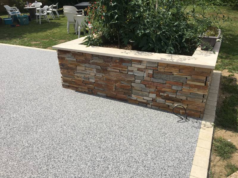 Mur parement de pierre Chaillé sous les Ormeaux