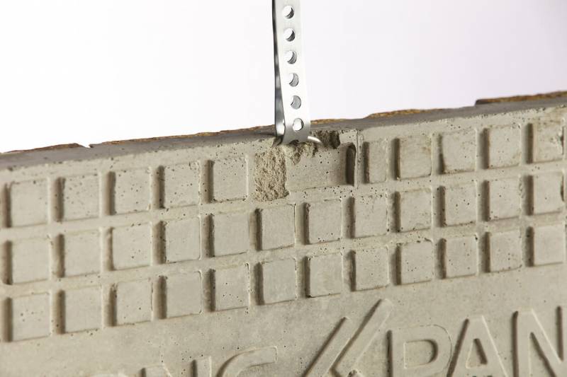 Pierre avec sécurité antichute sur tous nos panneaux Vendée 