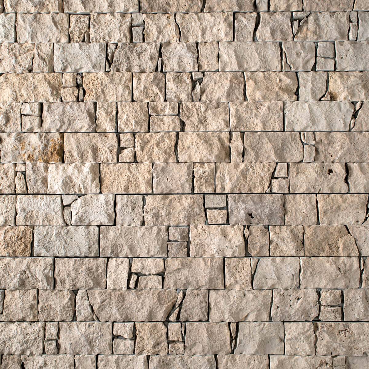 Pierre de couleur Sabbia sur un mur de Loire Atlantique  