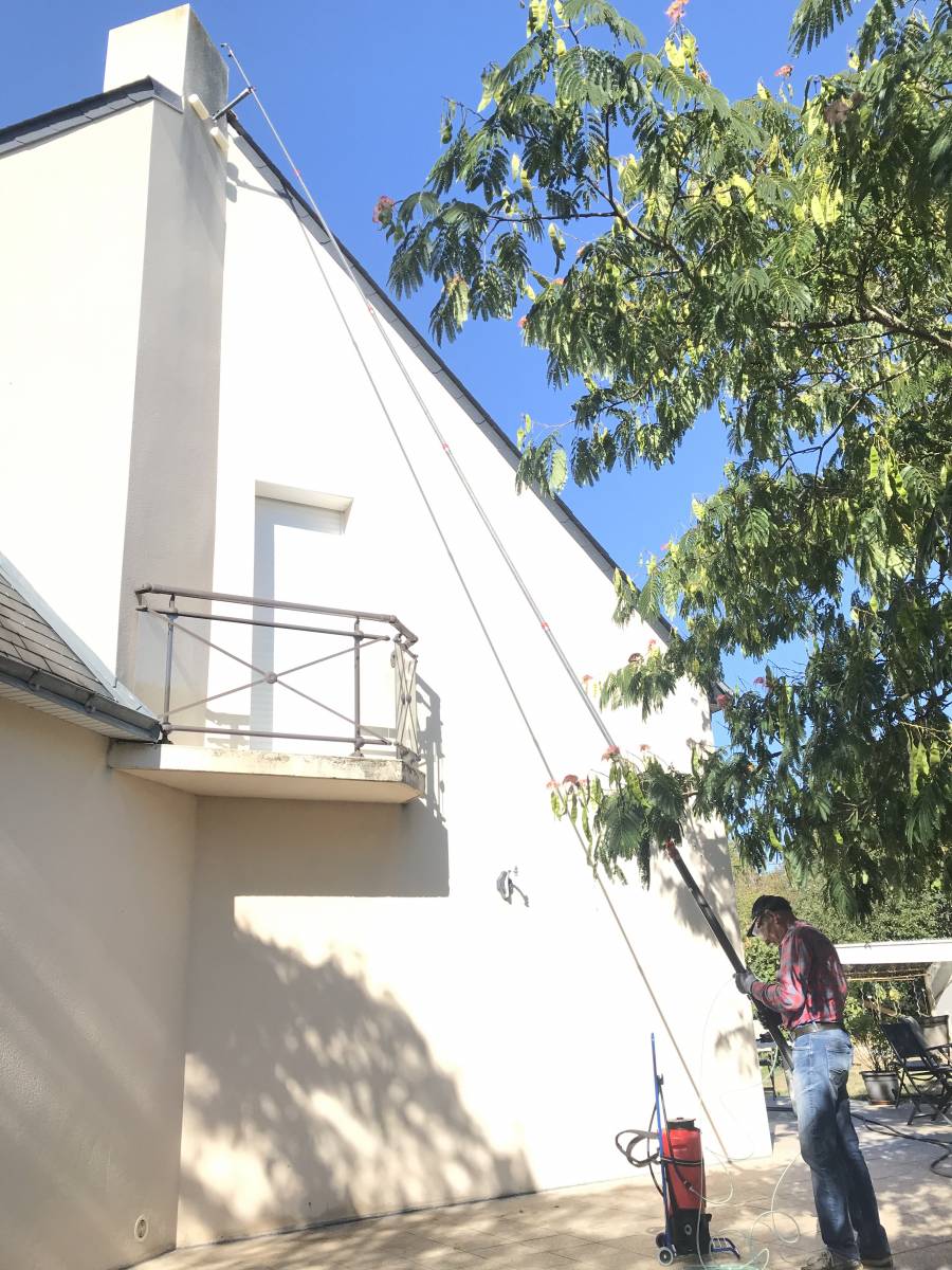 Perche télescopique sur façade extérieur 